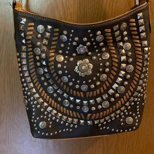 Shyanne medium sized cross body purse